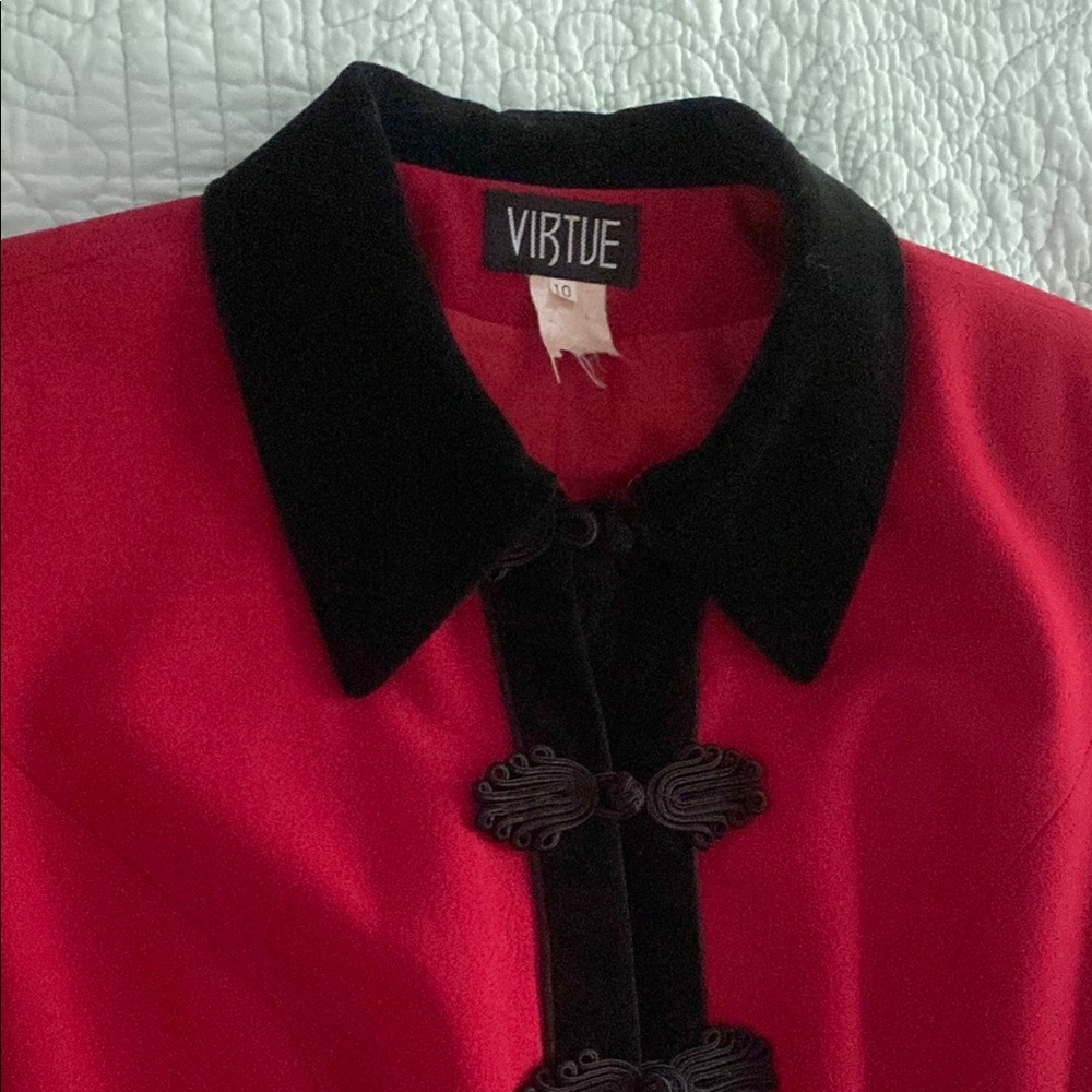 Vintage Red and Black Velvet Blazer with Cropped Design - Picture 3 of 5